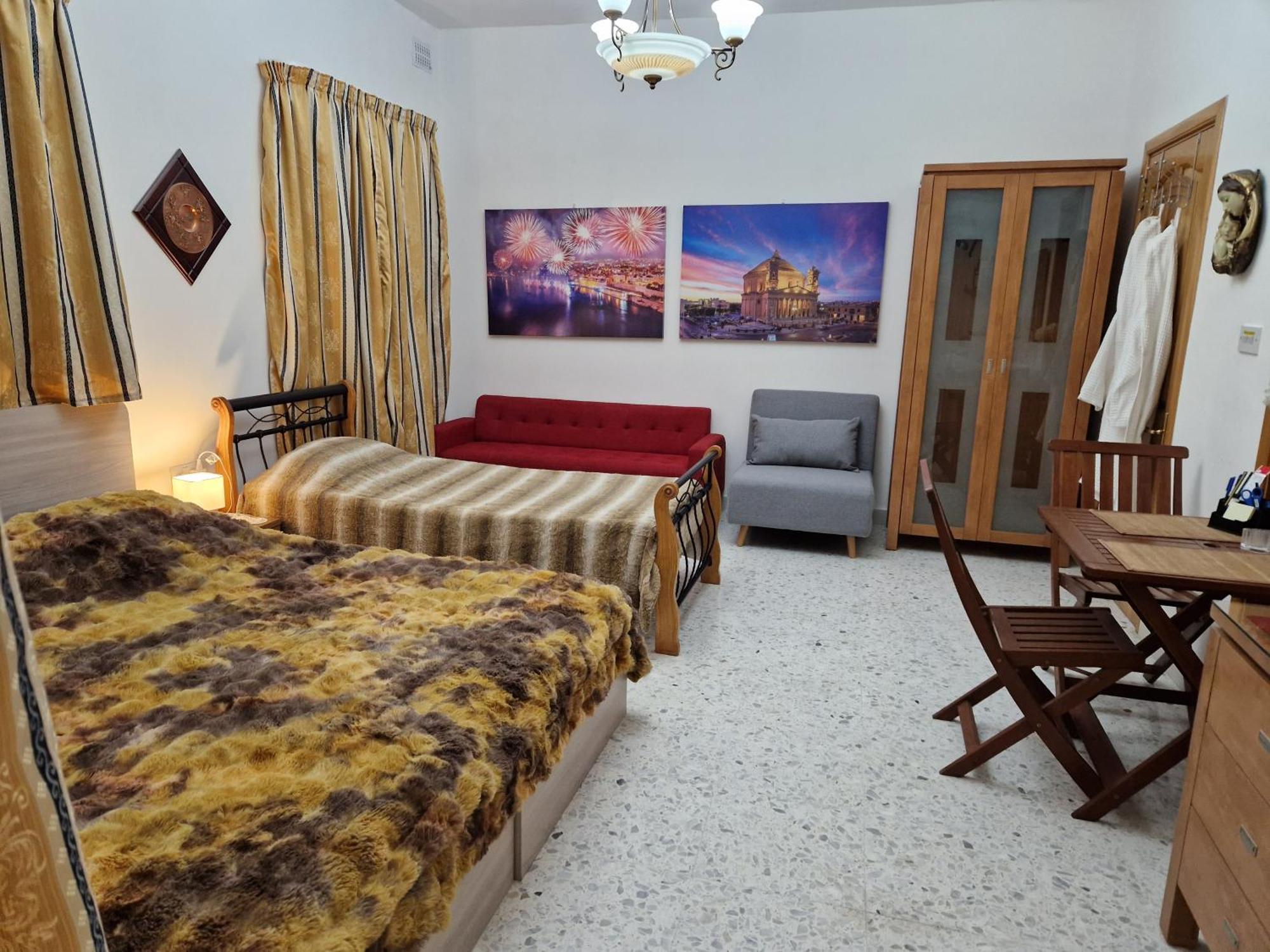 Homestay Saracini's *